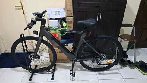 Matte-black urban commuter bike with disc brakes (used)