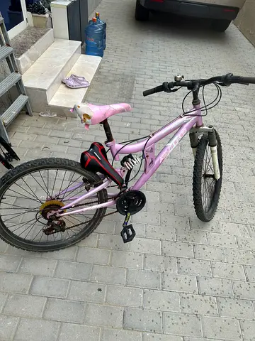 Pink kids mountain bike — used, needs servicing