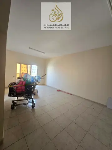 شقة ثلاث غرف وصالة مع بلكونة قريب مدرسة الحكمة النعيمية 1 عجمان 48 ألف