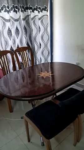 Used dining table and 4 chairs in excellent condition!