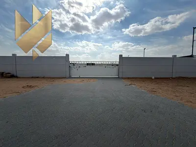 للايجار حوطه الصجعه | موقع استراتيجي مميز | شارع رئيسي | مساحه 20الف قدم | انترلوك بالكامل | كهربا 25 كيلووات | وسط السيارات | مكتب للاعمال | مكتب |