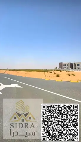 أرض زاوية للبيع في أم القيوين – السرة | تملك حر | تصريح بناء أرضي + 2 | موقع استراتيجي على شارعين | فرصة استثمارية | 336 ألف