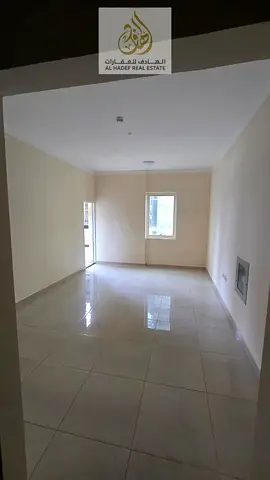 شقة غرفة وصالة 2حمام  وبلكونة مع غرفه غسيل وغاز مركزي مساحة واسعة جدا  بالجرف 2 قريب من مركز دلتا وقريب من المحكمة والجامعة والمرور ومجمع المدارس  الس