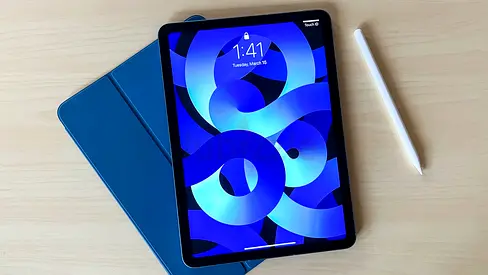 Apple iPad 10.9-inch with Apple Pencil and Smart Cover