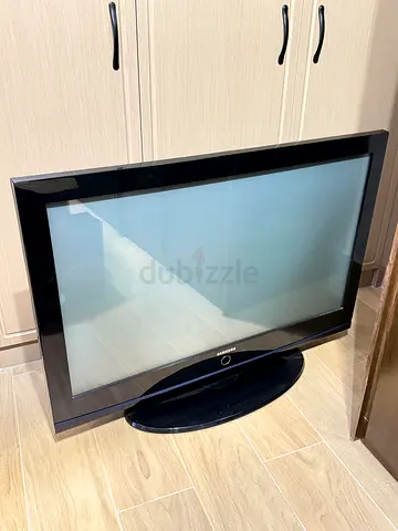 Samsung flat-panel plasma TV with stand - working