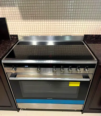 SIEMENS iQ700 Model 5-Burner Electric Ceramic Cooking Range 90x60 CM