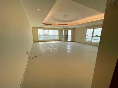Free parking / sea view from all rooms / maid’s room / built-in wardrobes — beautiful 3BR apartment in Al Khan.