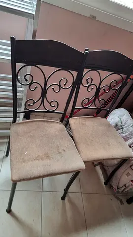 selling three old chairs at throwaway price