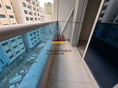 شقة 3 غرف وصالة في المجاز 2 بالشارقة مع بلكونة ومساحات راقية وغرفة غسيل أو ستور وتكييف موفر وموقع مميز