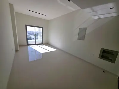 غرفه ماستر _مدخل البنايه من اجمل ما يكون _3 حمام _خزائن بالحائط _السعر 62 الف اربع دفعات _تكيفات مركزي _صيانه علي المالك