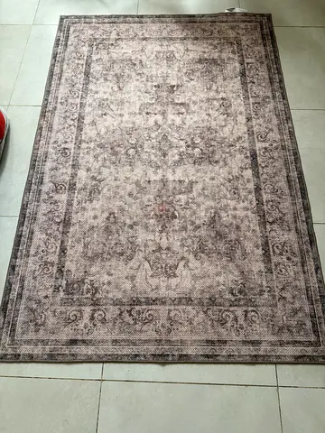 Medium rug 185 x 122 cm