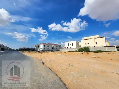 للبيع أرض سكنية تاون هاوس في منطقة الحليو 2، تتميز الأرض بموقعها المميز ومساحتها الجيدة،( شامل رسوم التسجيل)