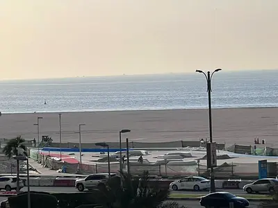 اجمل الشقق بكورنيش عجمان _ غرفه وصاله اطلاله بحريه _ بلكونه عدد 2 حمام غرفه ماستر  _ بسعر مميز جدا _ موقع حيوي سهل المخرج الي دبي والشارقه