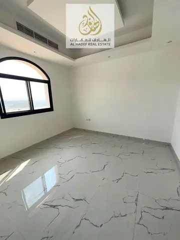 بناية جديدة أول ساكن في منطقة العاليه مساحات كبيرة وتشطيب سوبر لوكس