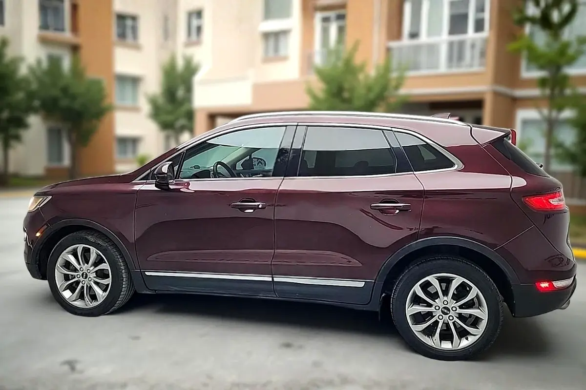 Lincoln MKC 2017 — photo 1 of 1