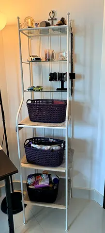 White 5-tier leaning ladder shelf — used, excellent condition