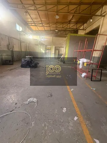 Rental is available on the condition that three warehouses are rented together. Electricity: 12.5
