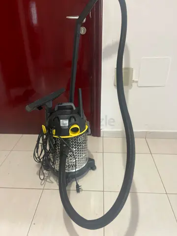Stainless steel wet/dry vacuum cleaner - works well  karcher 2200w