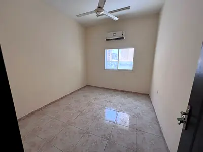استديو للايجار السنوى الروضه 3 عجمان  20 الف على 4 دفعات على شارع الشيخ عمار مباشرة  مطبخ منفصل  نظام التكييف والتبريد اسبليت  الصيانة الدورية على الم