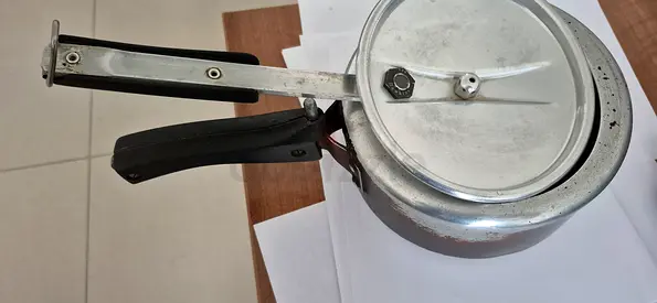 Hawkins 2L pressure cooker