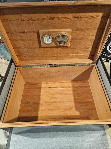 Cigar humidifier- humidor