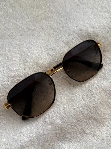 LV: Louis Vuitton Gold Coat Shades. (Prestige Quality)