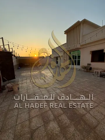 فرصة مميزة لامتلاك بيت واسع في الشارقة – منطقة الغافية  إذا كنت تبحث عن بيت يوفر لك المساحة الكبيرة، الخصوصية، وتعدد الاستخدامات سواء للسكن العائلي أو