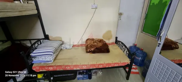 Bed space available near to metro station Rashidiya