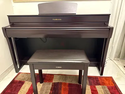 Yamaha digital piano CLP-735R with original bench