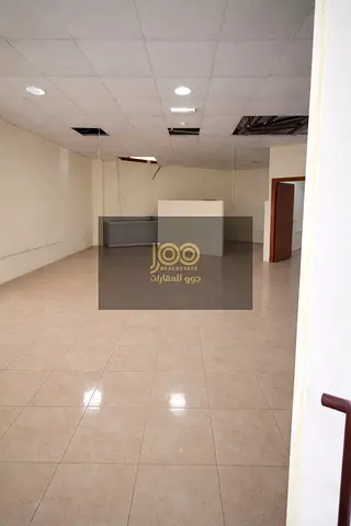 For rent, a distinctive warehouse in Umm Al Quwain, distinguished by its strategic location, designed to meet the needs of companies and factories.