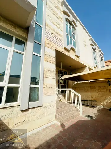 DISTRESS DEAL | Spacious 4BR Villa | Prime Location in Mirdif
