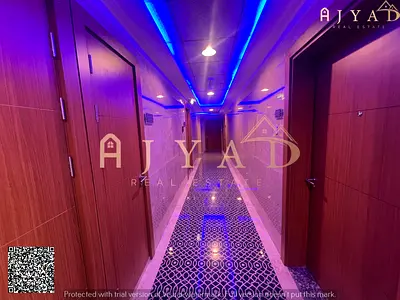 للايجار السنوي أول ساكن في أجمل مناطق عجمان مشيرف، شقة غرفتين نوم وصالة، صالة واسعة، مكيف مركزي، بلكون، 2 حمام، باركنج مجاني.