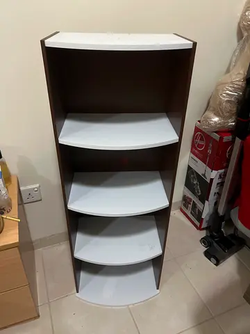 Slim 5-Compartment Storage Shelf with White Curved Bins