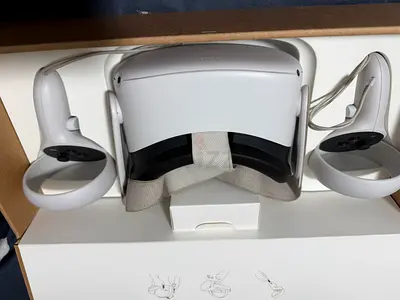 Meta Quest 2 (Oculus) VR headset with two controllers — boxed