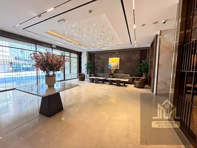 🌟 شقة 3 غرف وصالة للإيجار – 💸 90,000 درهم | 🔒 تأمين 5% | ❄️ تكييف مركزي | 🏠 بحالة ممتازة