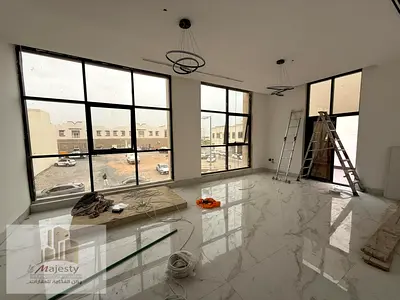 فيلا للبيع في الحوشي الشارقة موقع استراتيجي قريب من الشارع الرئيسي 5 غرف ماستر مع روف وتصميم عصري وسعر منافس قابل للتفاوض