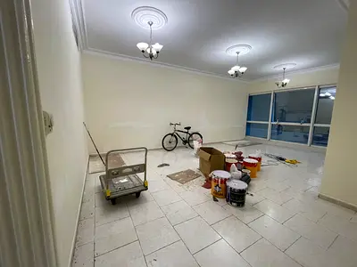 تكييف مجاني + شهر مجاني + مسبح مجاني | غرفتين وصالة على كورنيش بحيرة خالد | موقع حيوي قريب من مخرج دبي و قريب من جميع الخدمات