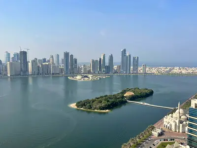 باركن مجاني / تكييف مجاني / جيم ومسبح مجاني / غرف نوم ماستر ببلكون بإطلالة بحرية — كلها مميزات لشقة غرفتين وصالة في منطقة المجاز 1.