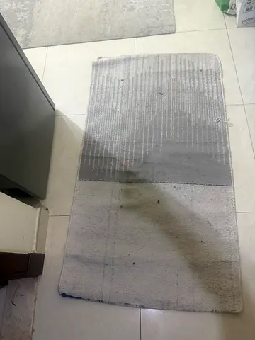 Light grey modern rug/runner - used