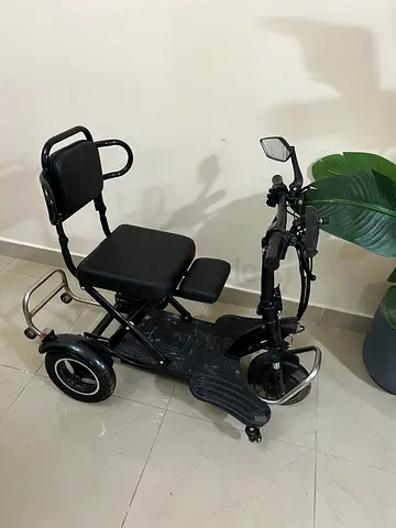 3-Wheel Electric Scooter with Seat - Good Condition