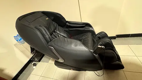 iRest Full-body electric massage chair - black, barely used
