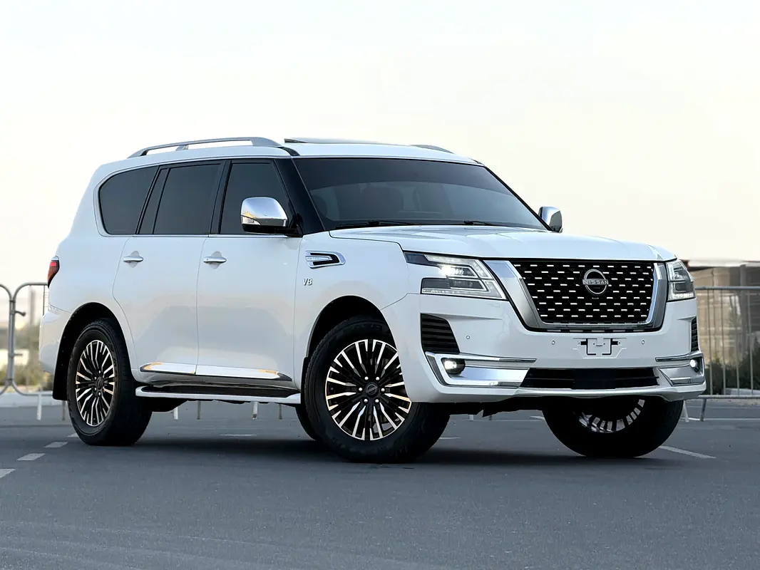 Nissan Patrol 2011 — photo 1 of 19
