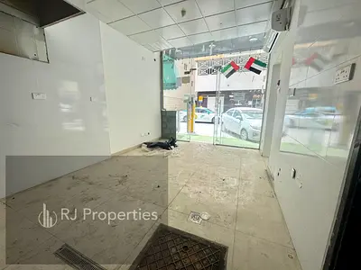 On the road with gas connection luxury shop very prime lecation business area ready to move only jest 85k