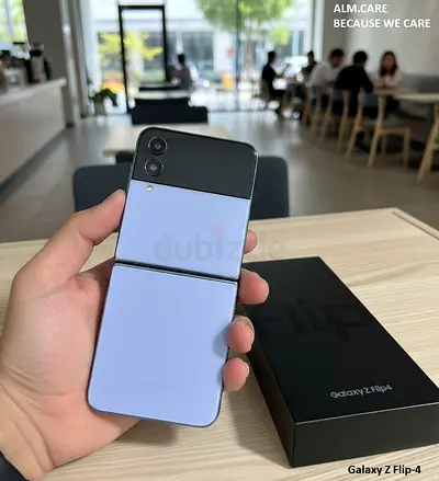 SAMSUNG FLIP-4 128GB 10/10 Condition