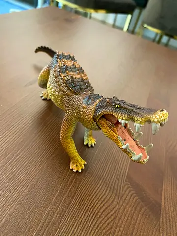 Realistic crocodile toy figure - good condition