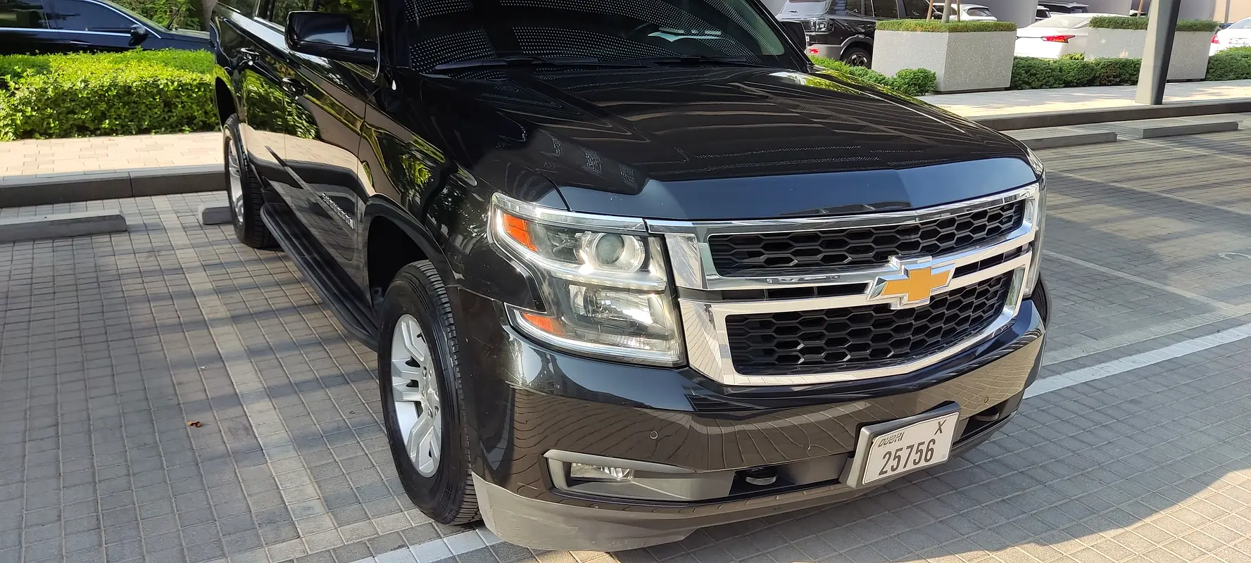 Chevrolet Suburban 2020 — photo 1 of 14