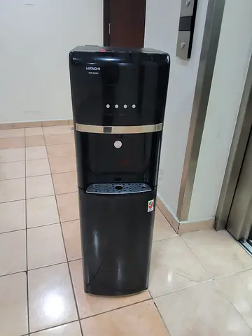 Bottom load water dispenser