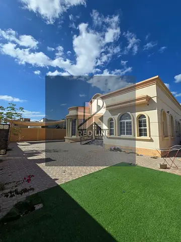 🏡🔥 فيلا فاخرة للإيجار – موقع استراتيجي على الشارع الرئيسي  📍 الموقع: النخيلات – موقع حيوي وقريب من جميع الخدمات