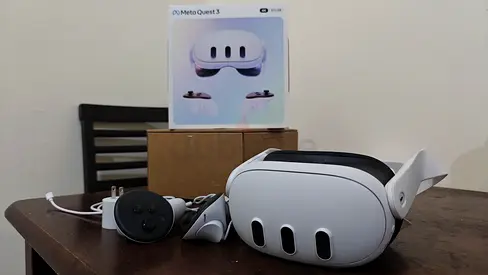 Meta Quest 3 VR headset with controllers and box with exta battery
