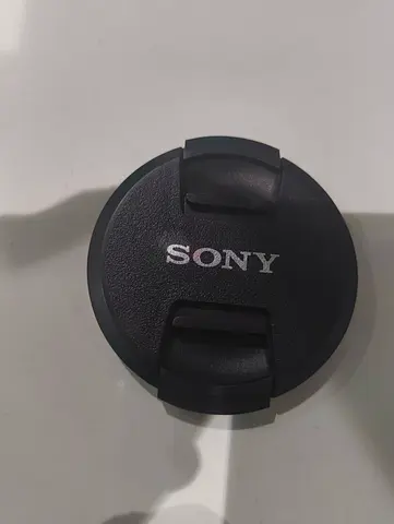 Sony center-pinch lens cap - used